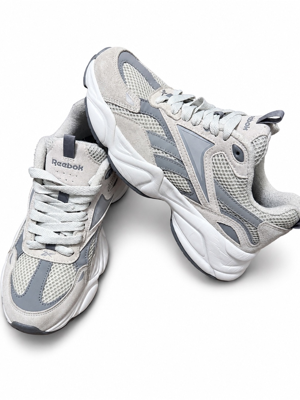 Reebok Gray Beige Chunky Sneakers Women’s Size 8